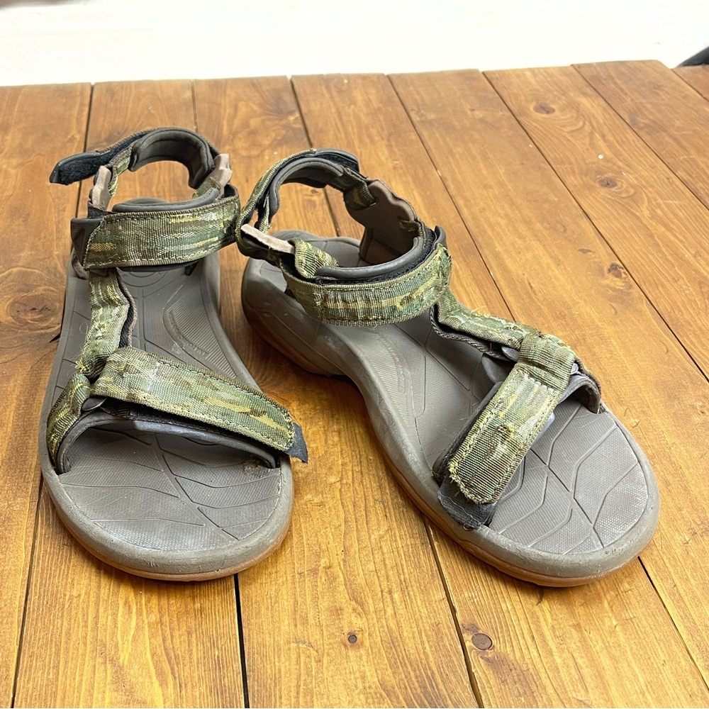 Teva terra camo Mens sandals size 9